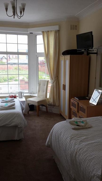 The Carlee Guest House Blackpool Exterior photo