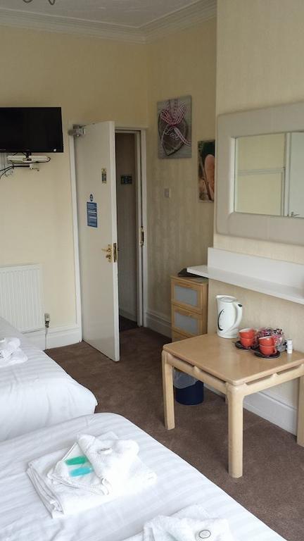 The Carlee Guest House Blackpool Exterior photo